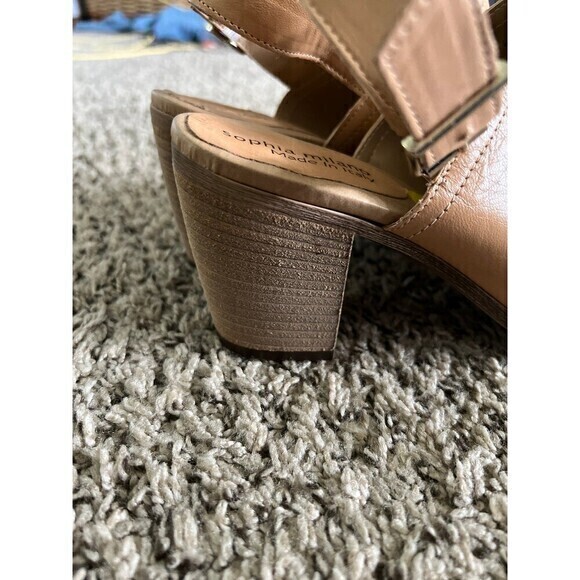 Sophia Milano Tan Sandals size 9 - Picture 6 of 9